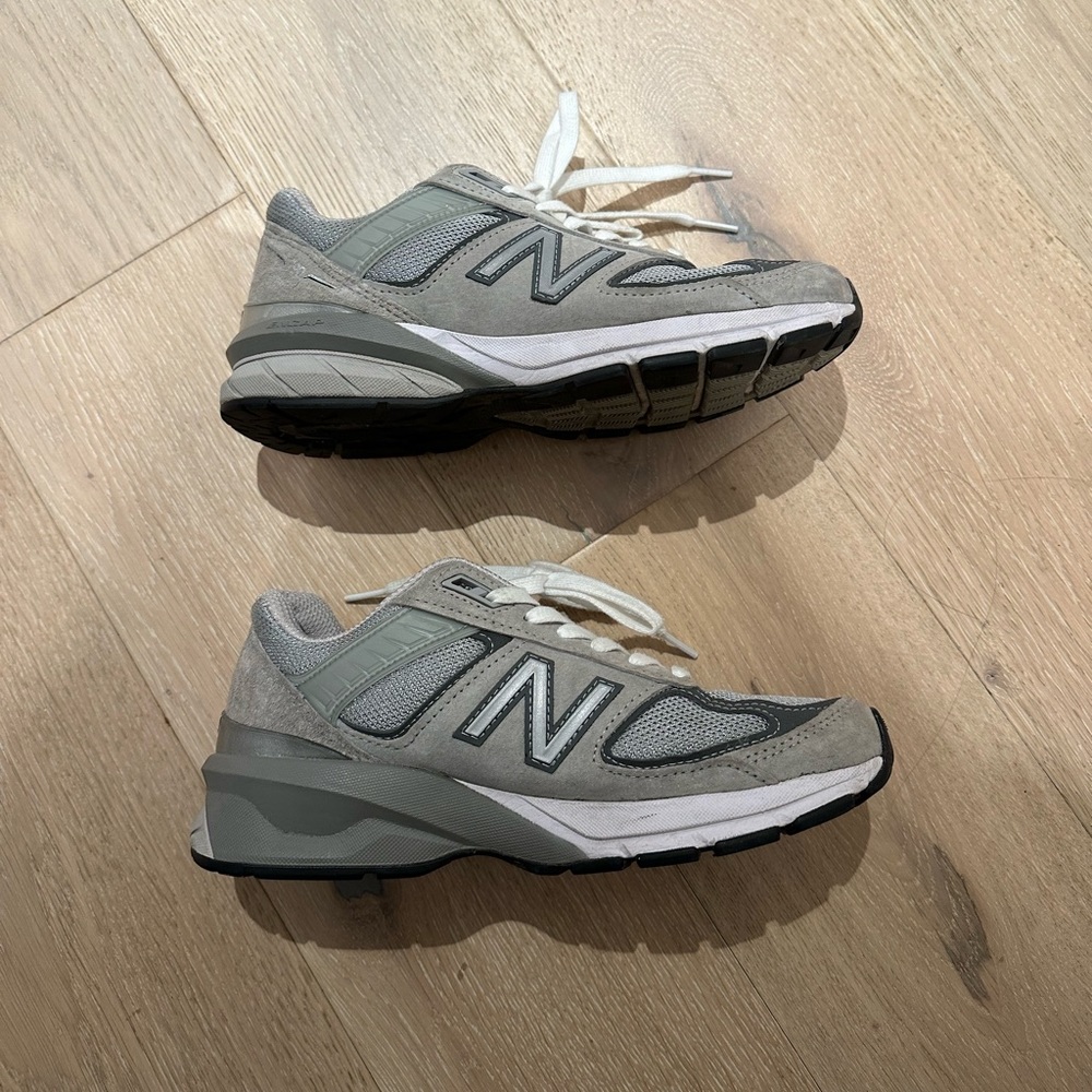 New Balance 990v5 gray shoes